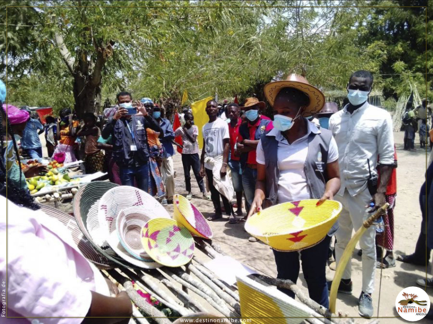 FEIRA AGRÍCOLA E ARTESANAL ARRANCA COM 30 EXPOSITORES NA LOLA